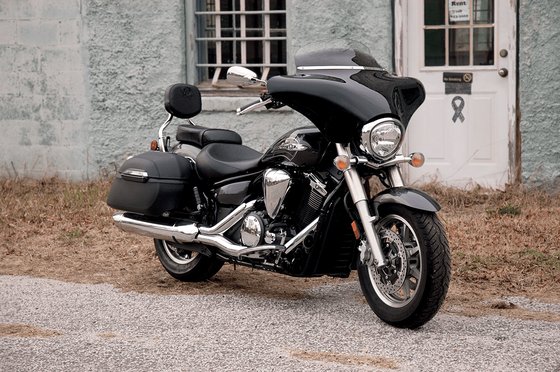 VN 1600 VULCAN CLASSIC TOURER (2005 - 2008) slim polished windshield trim for batwing fairing | MEMPHIS SHADES HD