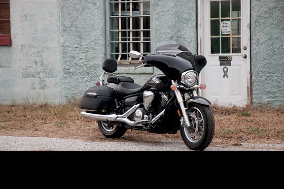 VN 1600 VULCAN CLASSIC (2003 - 2008) slim polished windshield trim for batwing fairing | MEMPHIS SHADES HD